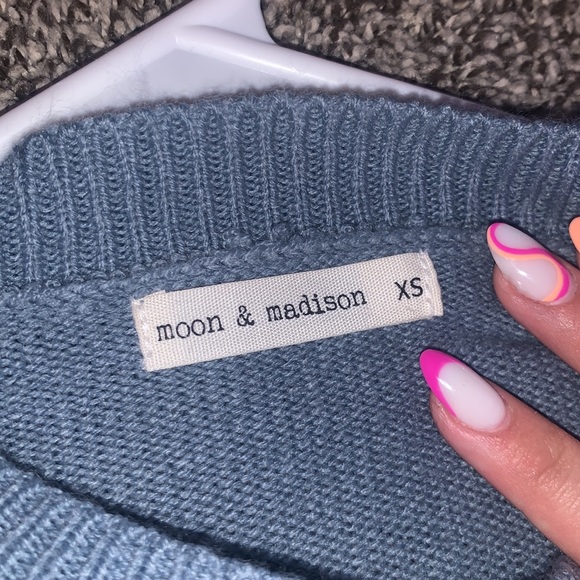 blue cropped star print sweater - Picture 4 of 5